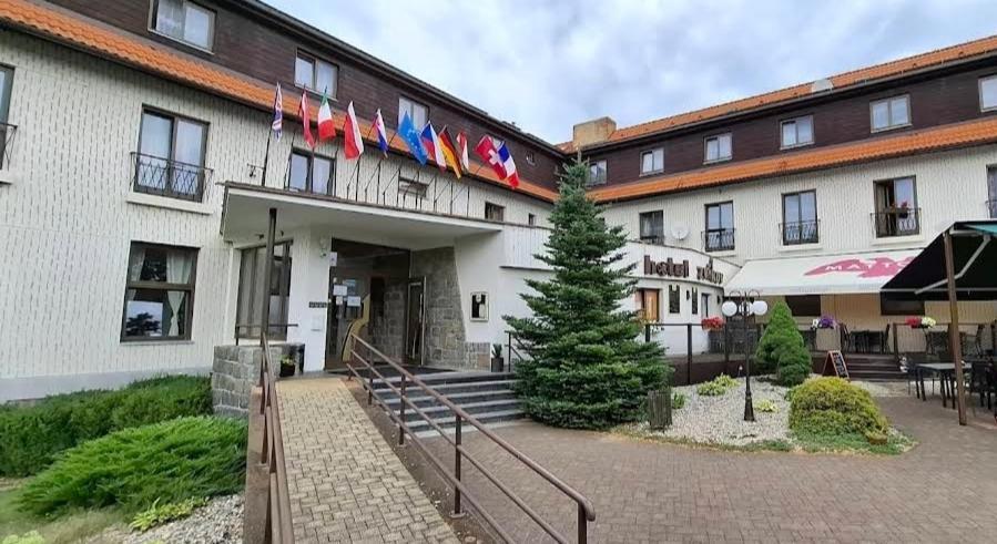 Resort Hotel Zvikov Zvikovske Podhradi Luaran gambar