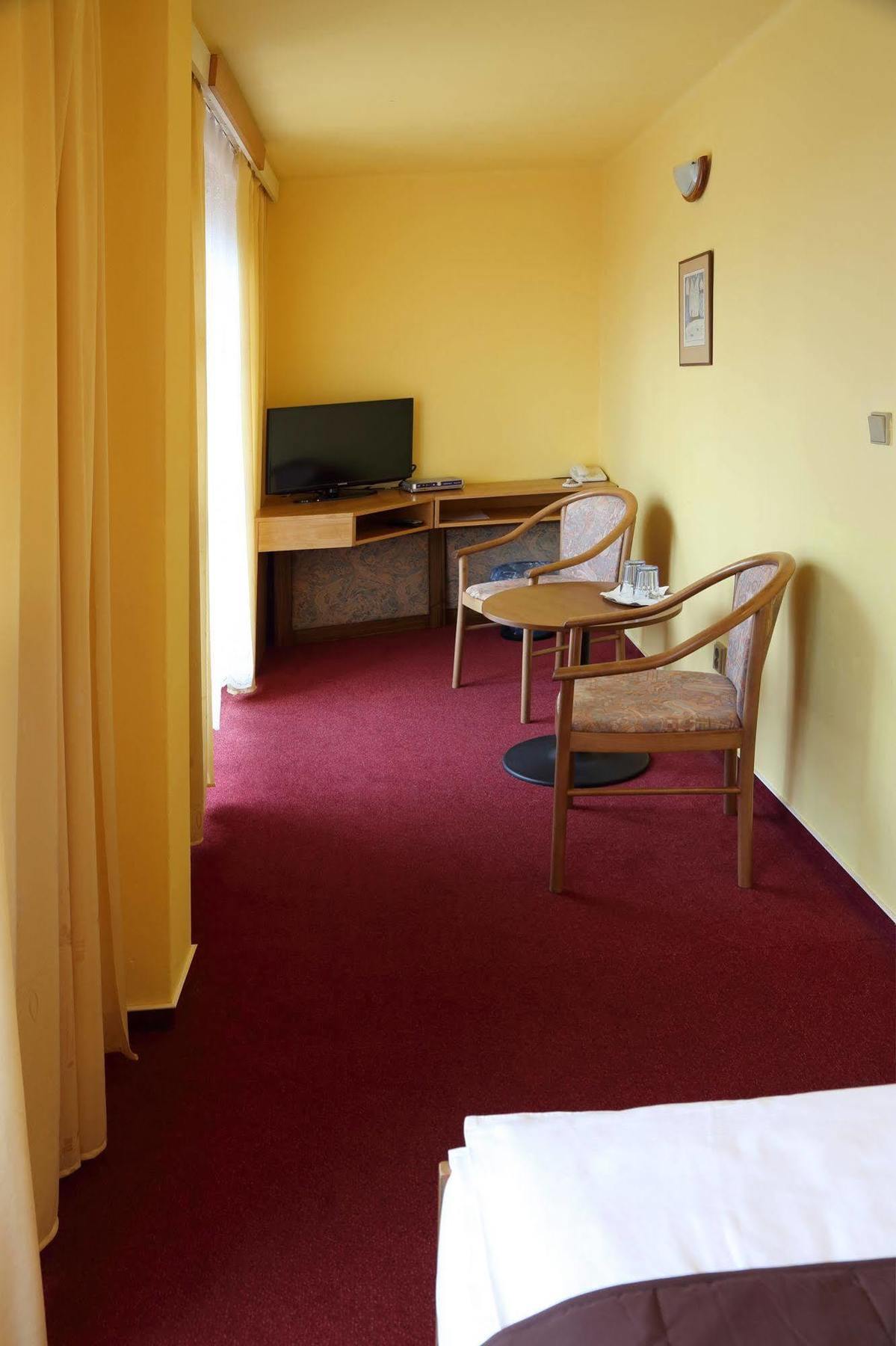 Resort Hotel Zvikov Zvikovske Podhradi Luaran gambar