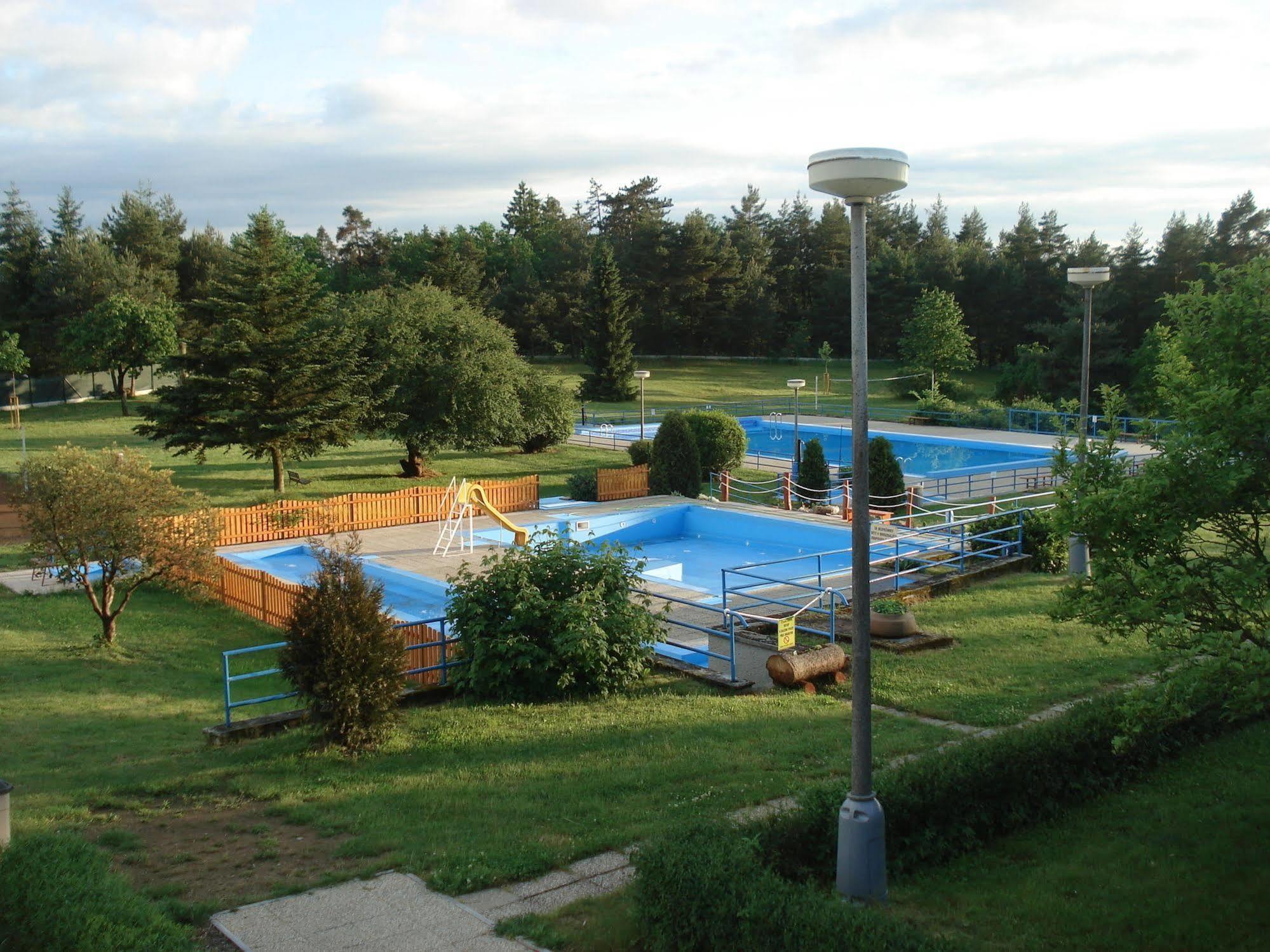 Resort Hotel Zvikov Zvikovske Podhradi Luaran gambar