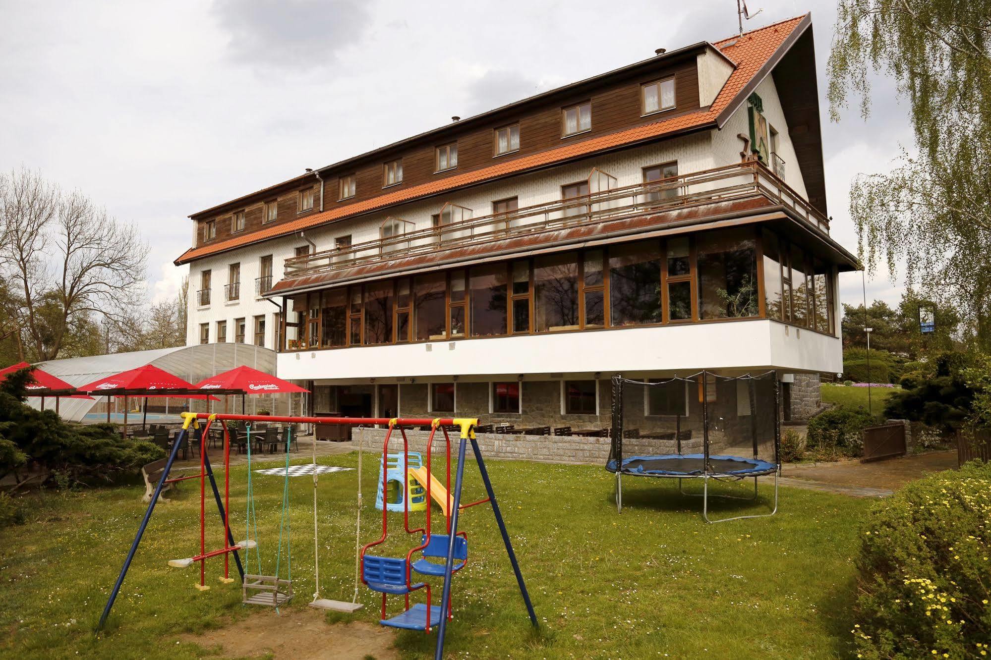 Resort Hotel Zvikov Zvikovske Podhradi Luaran gambar