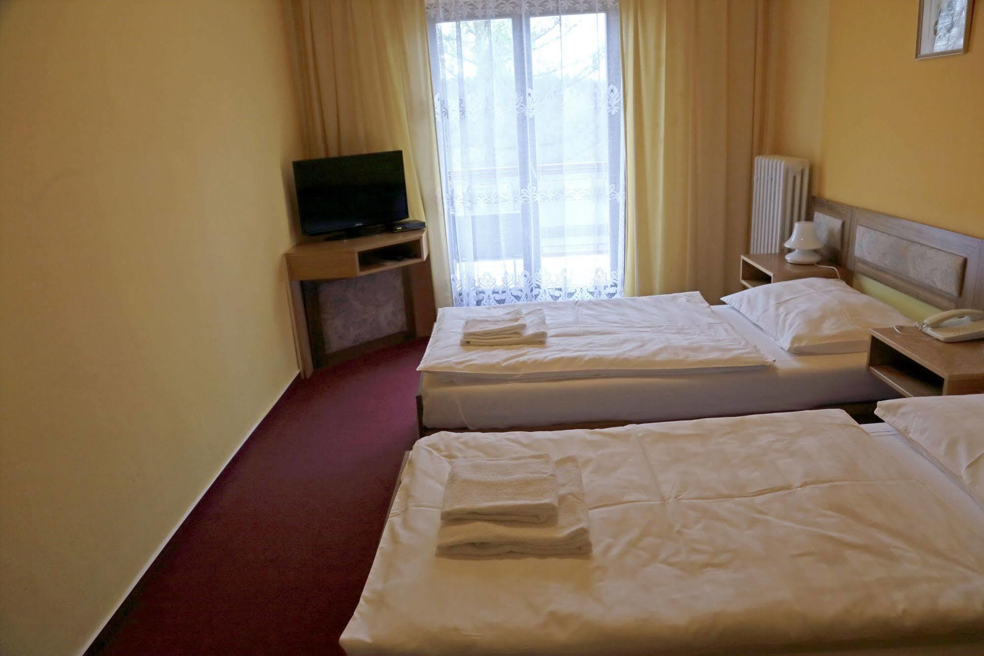 Resort Hotel Zvikov Zvikovske Podhradi Luaran gambar