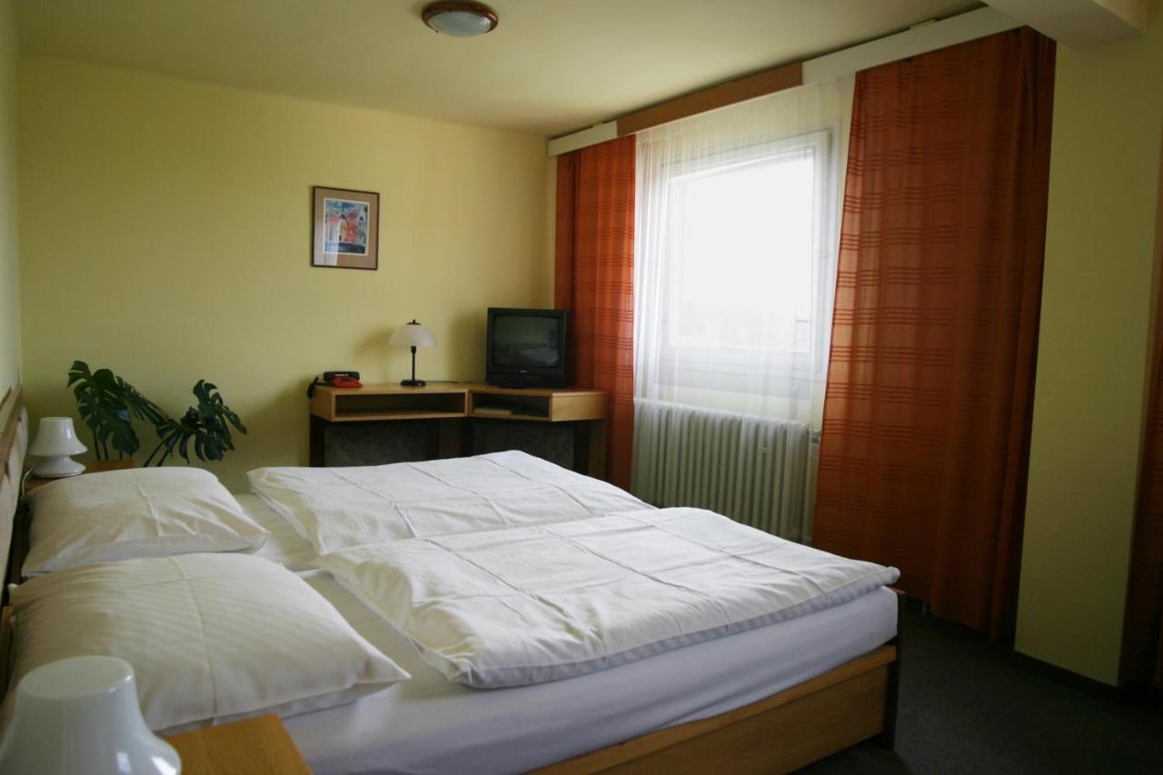 Resort Hotel Zvikov Zvikovske Podhradi Luaran gambar