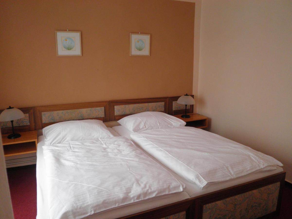 Resort Hotel Zvikov Zvikovske Podhradi Luaran gambar